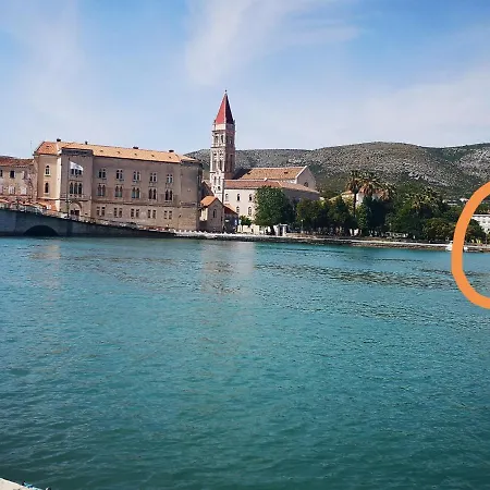 Petrovic Center Lägenhet Trogir