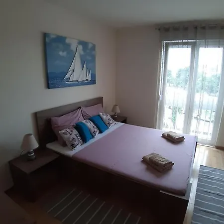 Petrovic Center アパート トロギール